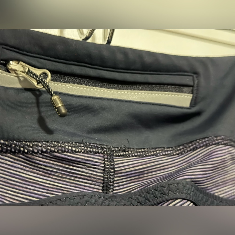 Lululemon: Women’s Crops- Size 4 - Picture 3 of 11